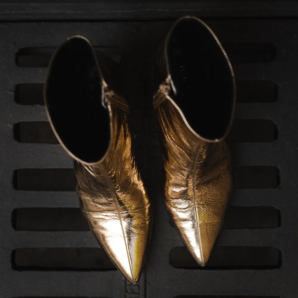 BOTÍN SILVIA PIEL LAMINADA ORO TACÓN 4CM