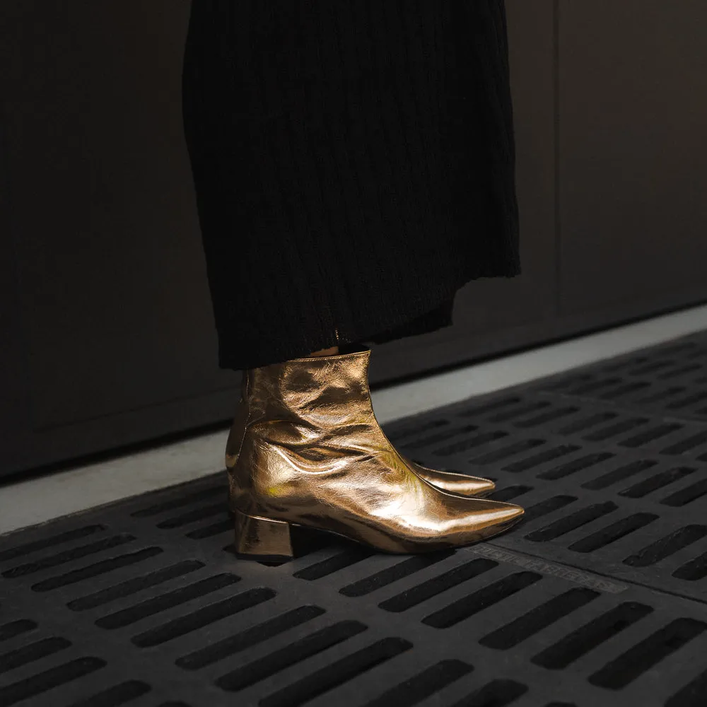 BOTÍN SILVIA PIEL LAMINADA ORO TACÓN 4CM