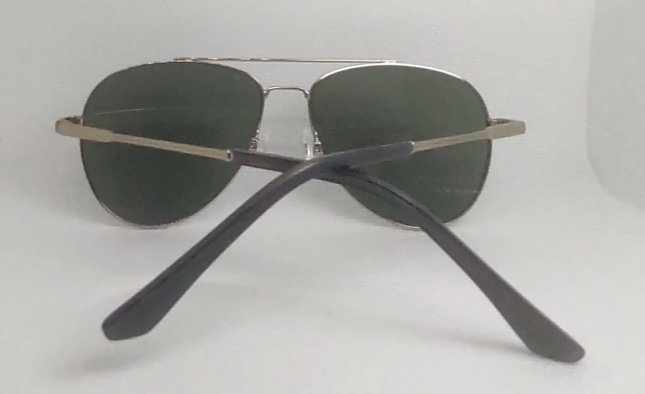 ÓCULOS DE SOL - Armação Aviador - Lente Verde, Ponteira Preta - YKC (G/G15 -