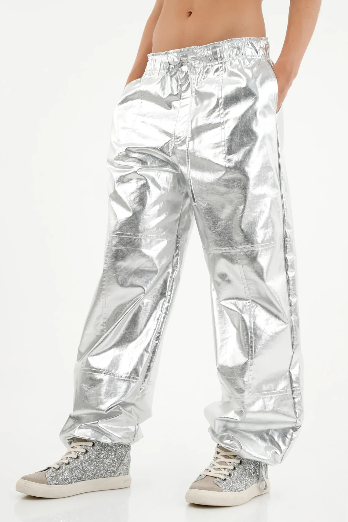 Pantalón efecto metalizado gris para mujer