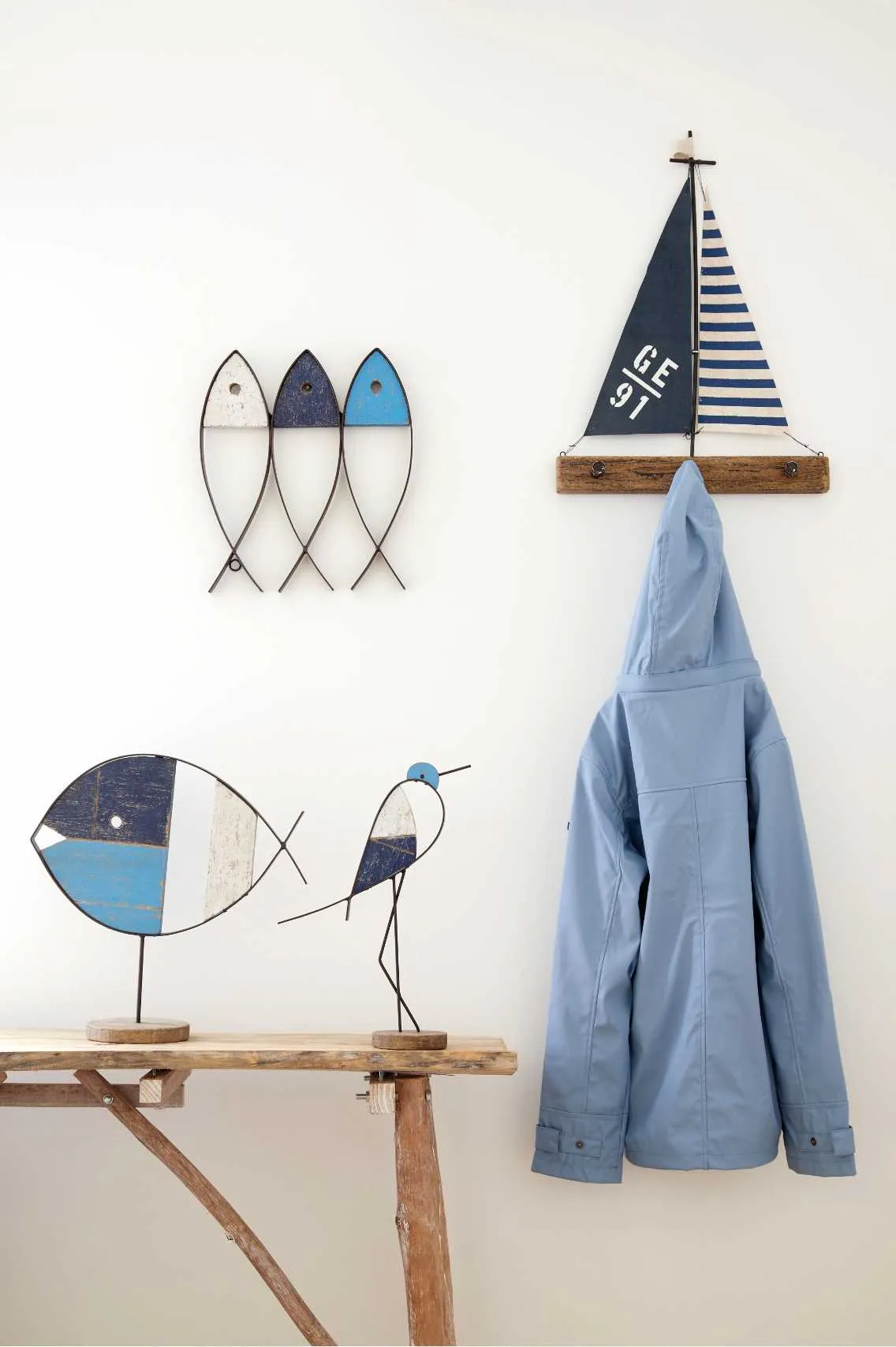 Peces de madera y metal