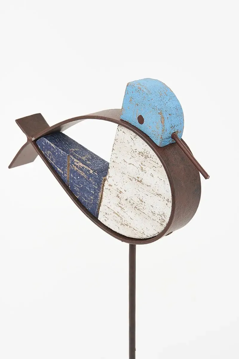 Pájaro de madera y metal